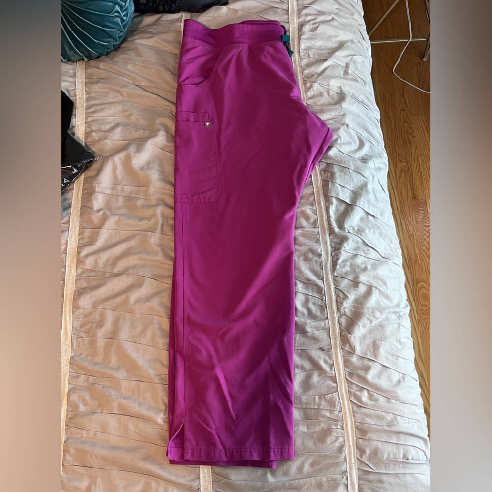 FIGS technical collection Kade Cargo XXL bright fuschia EUC